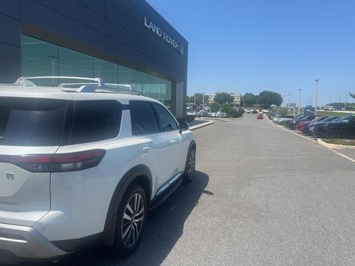 2022 Nissan Pathfinder Platinum 2WD