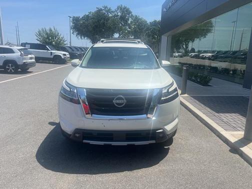 2022 Nissan Pathfinder Platinum 2WD