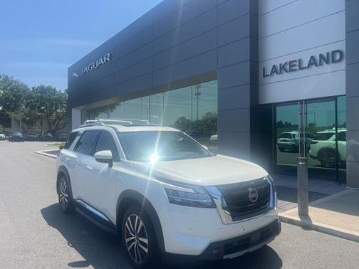 2022 Nissan Pathfinder Platinum 2WD