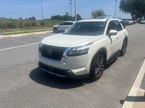 2022 Nissan Pathfinder Platinum 2WD