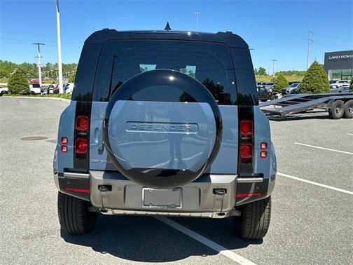 2025 Land Rover Defender 90 P400 X-Dynamic SE