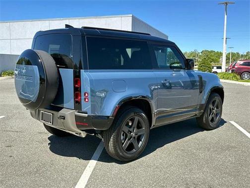 2025 Land Rover Defender 90 P400 X-Dynamic SE