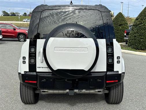 2026 Land Rover Defender P400 X-Dynamic SE