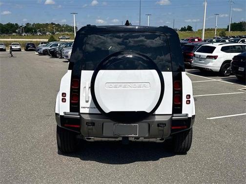 2025 Land Rover Defender 110 P400 X-Dynamic SE