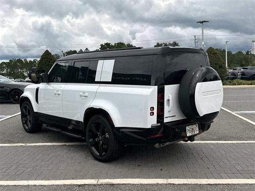 2025 Land Rover Defender 130 P400 X-Dynamic SE