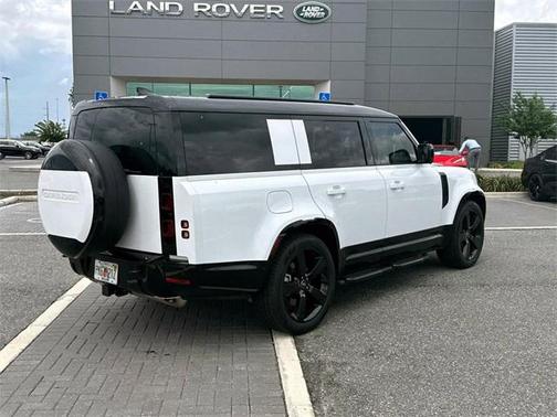 2025 Land Rover Defender 130 P400 X-Dynamic SE