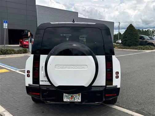 2025 Land Rover Defender 130 P400 X-Dynamic SE