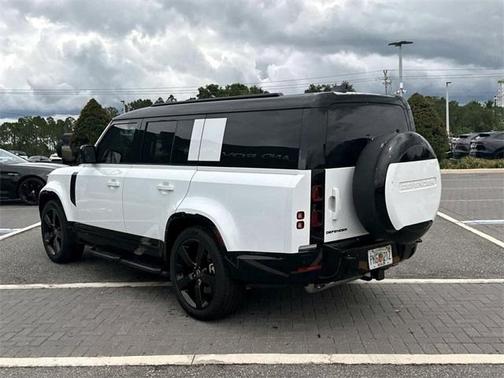 2025 Land Rover Defender 130 P400 X-Dynamic SE
