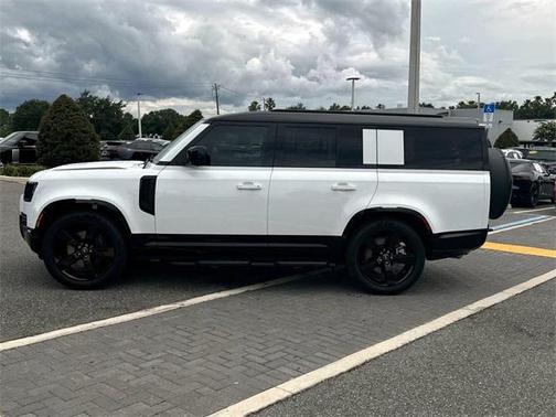 2025 Land Rover Defender 130 P400 X-Dynamic SE