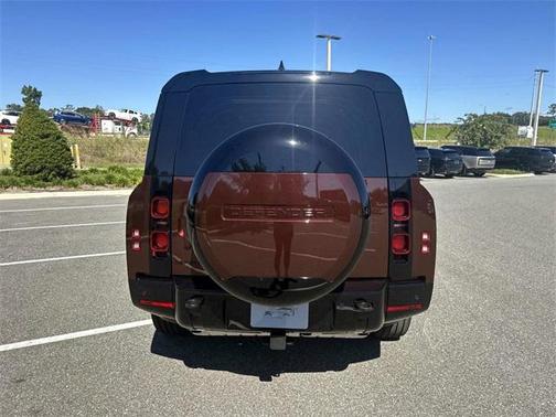 2025 Land Rover Defender 130 P400 X-Dynamic SE