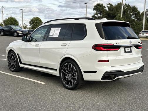 2023 BMW X7 M60i