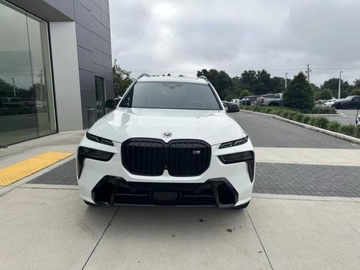 2023 BMW X7 M60i