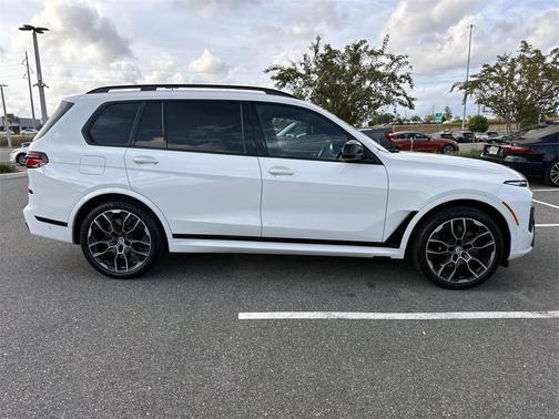 2023 BMW X7 M60i