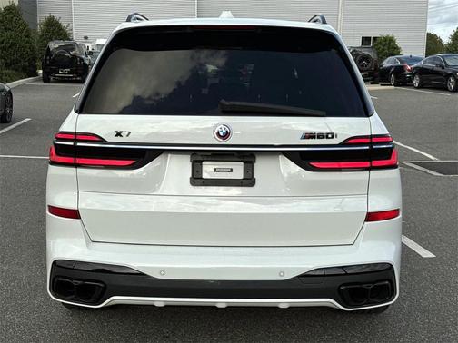 2023 BMW X7 M60i