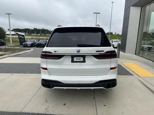2023 BMW X7 M60i