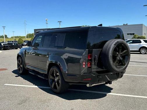 2025 Land Rover Defender 130 P400 X-Dynamic SE