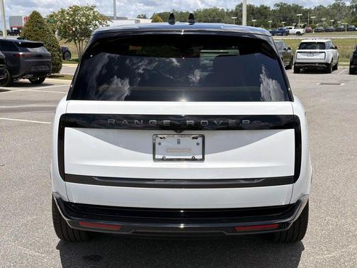 Fuji White 2026 Land Rover Range Rover P550e SE