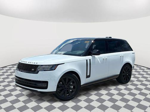 Fuji White 2026 Land Rover Range Rover P550e SE