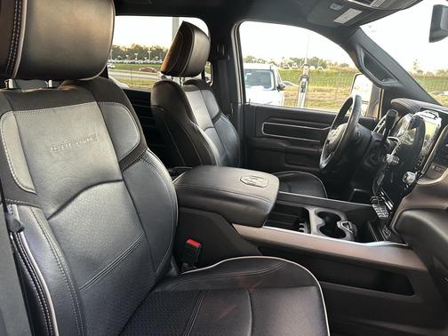 2024 RAM 2500 Laramie Crew Cab 4x4 6'4' Box