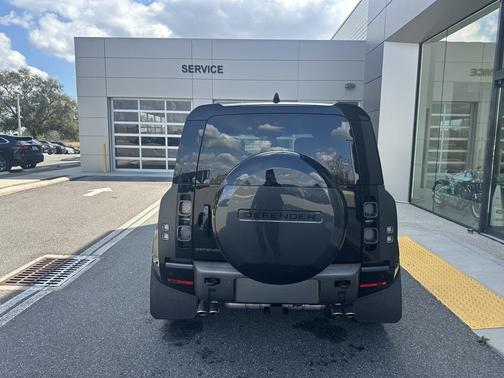 2024 Land Rover Defender 110 P525 Carpathian Edition