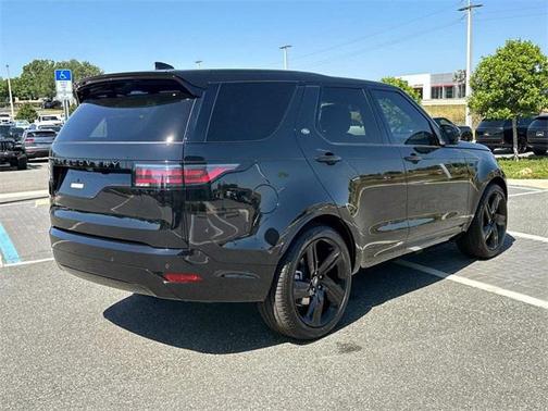 2025 Land Rover Discovery P300 Dynamic SE