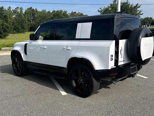 2025 Land Rover Defender 110 V8