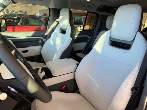 2026 Land Rover Defender 110 V8