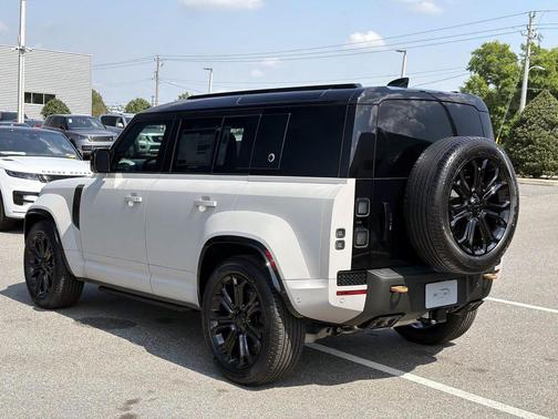 Borasco Grey Metallic 2026 Land Rover Defender 110 V8