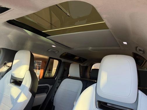 2026 Land Rover Defender 110 V8