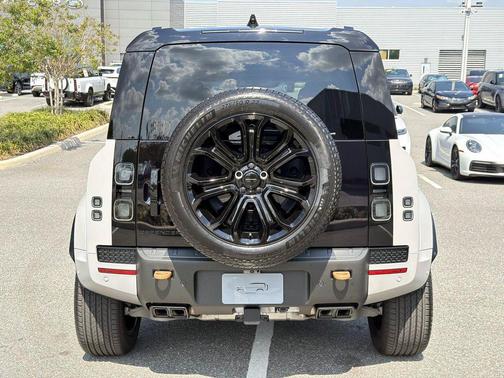 Borasco Grey Metallic 2026 Land Rover Defender 110 V8