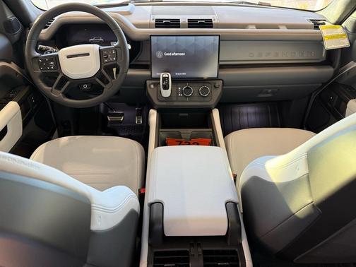 2026 Land Rover Defender 110 V8