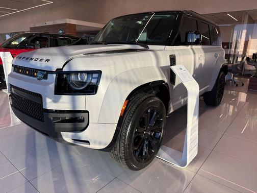 2026 Land Rover Defender 110 V8