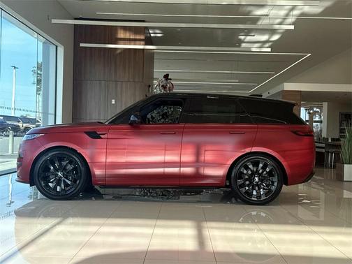 2025 Land Rover Range Rover Sport SE