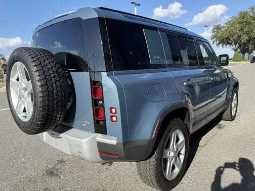 2022 Land Rover Defender 110 SE