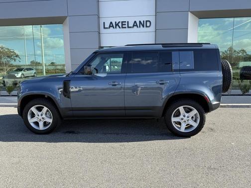 2022 Land Rover Defender 110 SE