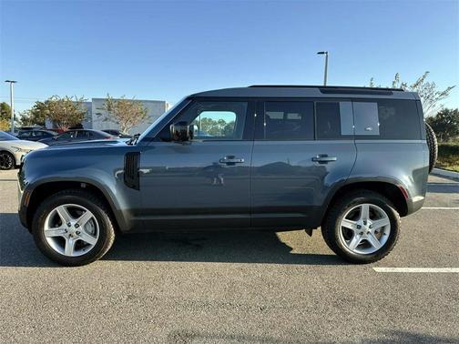 2022 Land Rover Defender 110 SE