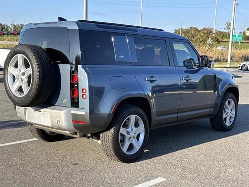 2022 Land Rover Defender 110 SE