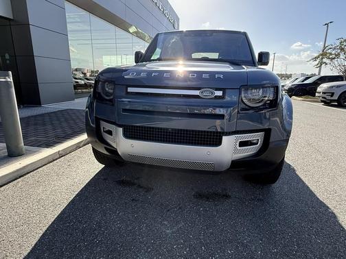 2022 Land Rover Defender 110 SE