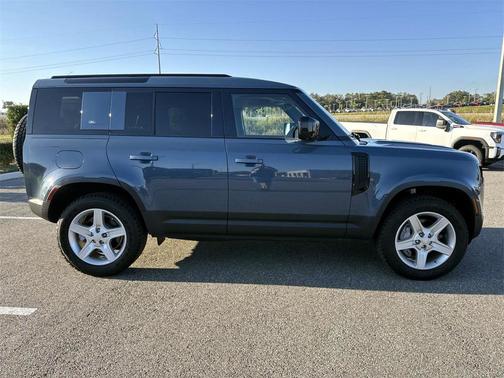 2022 Land Rover Defender 110 SE