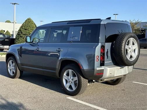 2022 Land Rover Defender 110 SE