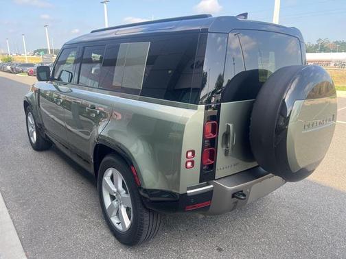 2025 Land Rover Defender 110 P400 X-Dynamic SE