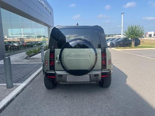 2025 Land Rover Defender 110 P400 X-Dynamic SE