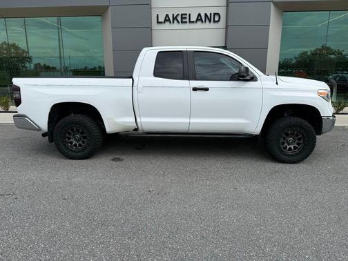 Super White 2017 Toyota Tundra SR5