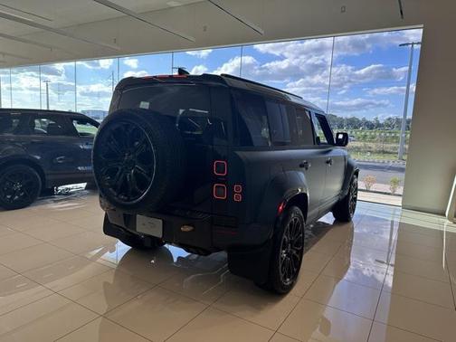 2026 Land Rover Defender OCTA