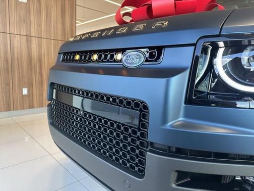 2026 Land Rover Defender OCTA