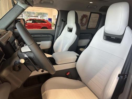 2026 Land Rover Defender OCTA