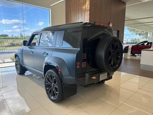 2026 Land Rover Defender OCTA