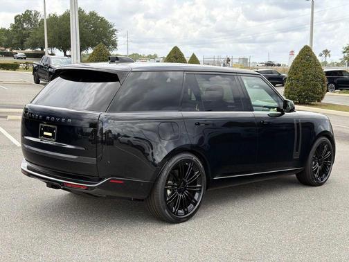 Santorini Black Metallic 2026 Land Rover Range Rover P400 SE 7 Seat