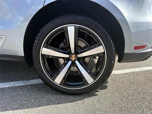 2024 Porsche Macan Base