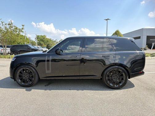 Santorini Black Metallic 2026 Land Rover Range Rover P400 SE